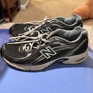 Women's New Balance 425 Running Shoes in size 8.5